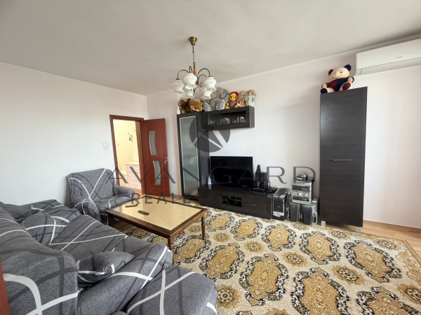 ОБЗАВЕДЕН ТРИСТАЕН С РЕАЛНА КВАДРАТУРА