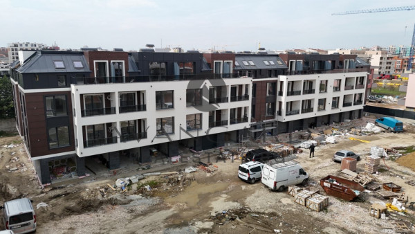 Тристаен с акт 14 в малка сграда