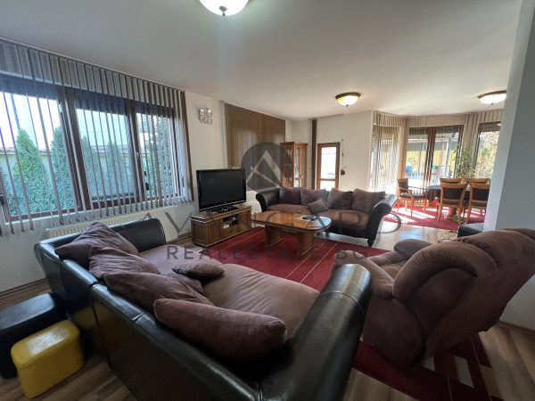 САМОСТОЯТЕЛНА ЛУКСОЗНА КЪЩА С ДВОР  В ОСТРОМИЛА !!!