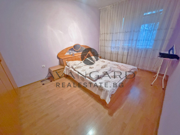 ИЗЦЯЛО САНИРАН ДВУСТАЕН КЪРШИЯКА