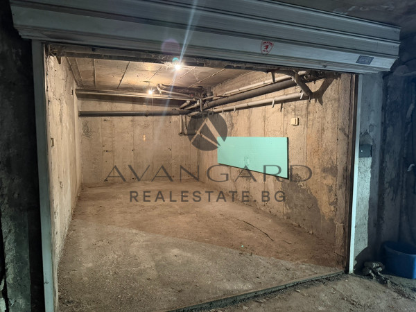 UNDERGROUND GARAGE NEAR THE POST OFFICE