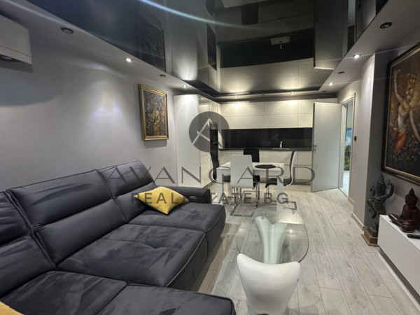 A three -bedroom furnished! Youth hill!