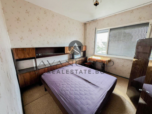 ДВУСТАЕН С ТРИ ОТДЕЛНИ СТАИ! ИЗГРЕВ