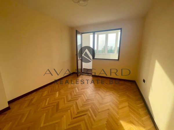 TOP LOCATION! Three-room apartment next to Rodopi Bus Station