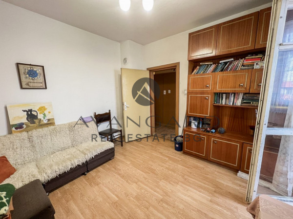 Тристаен с четири отделни стаи до Белите Брези