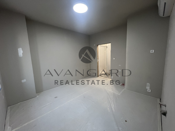 ДВУЕТАЖНА КЪЩА НА СУПЕРЦЕНТЪР ДО КАПАНА