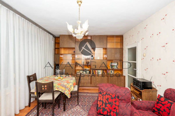 THREE-ROOM APARTMENT WITH REAL SQUARE AREA IN A TOP LOCATION IN KAMENITSA 1!!!