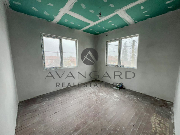 Двуетажна къща с. Брестовица