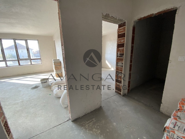 ИЗГОДНО! Тристаен апартамент Остромила