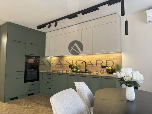 Стилно обзаведен тристаен / Мараша