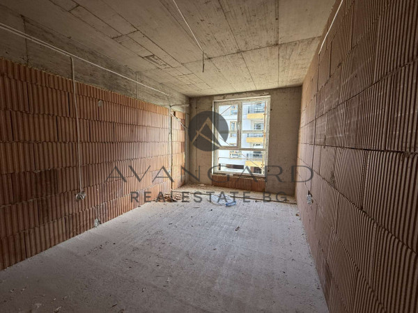 Two -bedroom apartment! Youth hill!