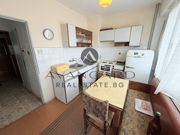 ДВУСТАЕН С ТРИ ОТДЕЛНИ СТАИ ДО ПАНАИРА