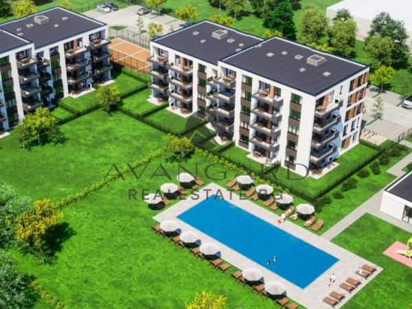 Тристаен с ДВЕ ПАРКОМЕСТА