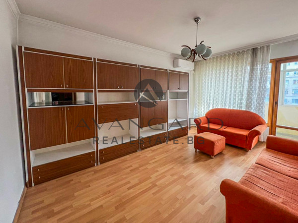 Тристаен РЕАЛНА КВАДРАТУРА