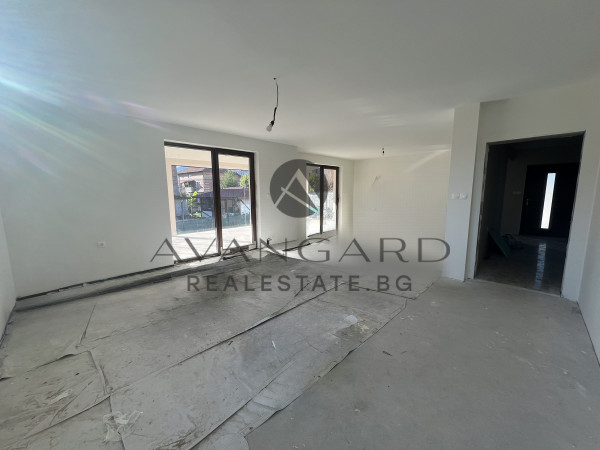 Самостоятелна двуетажна къща с акт 16 в Крумово