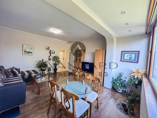 Саниран тристаен апартамент / Младежки хълм