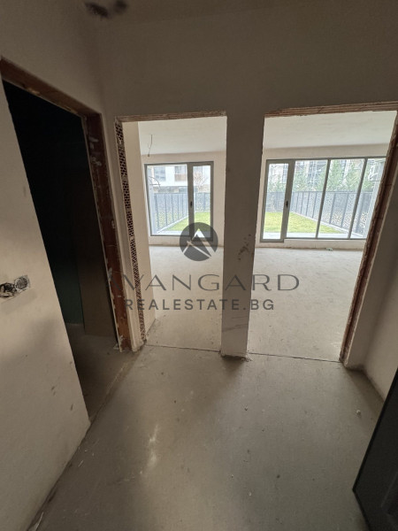 ДВУСТАЕН АКТ 16! ВЕРАНДА И СОБСТВЕН ДВОР!