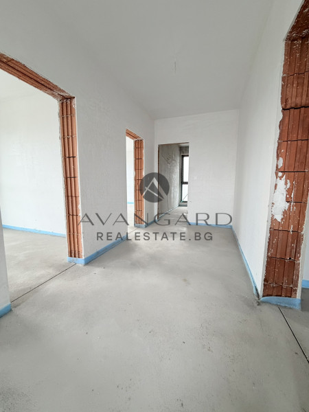 ДВУЕТАЖНА КЪЩА С ДВОЕН ГАРАЖ  ПРЕД АКТ 16