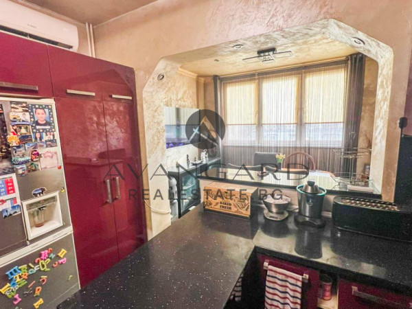 ТРИСТАЕН РЕАЛНА КВАДРАТУРА / ИЗГРЕВ