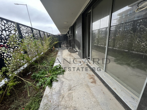 ДВУСТАЕН С ВЕРАНДА И СОБСТВЕН ДВОР