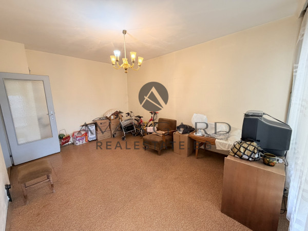 ДВУСТАЕН С ТРИ ОТДЕЛНИ СТАИ ДО ПАНАИРА