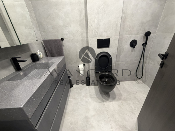 Four -bedroom apartment center east