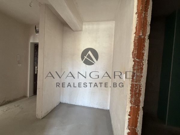 Двустаен Южно изложение среден етаж