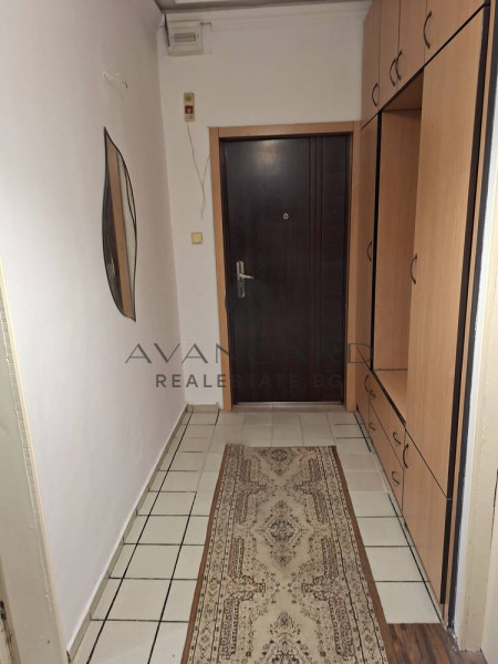 ТРИСТАЕН РЕАЛНА КВАДРАТУРА / КЮЧУК ПАРИЖ