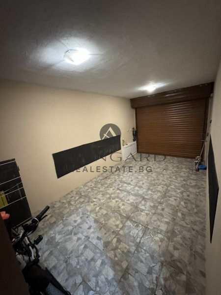 ДВУЕТАЖНА КЪЩА В ОСТРОМИЛА !!!