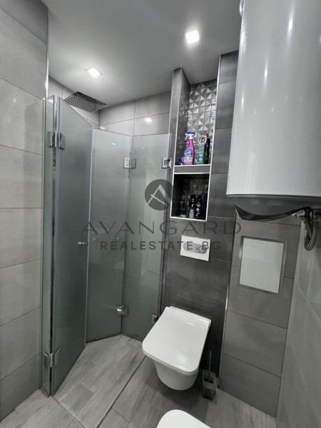 Тристаен обзаведен С ГАРАЖ / Южен