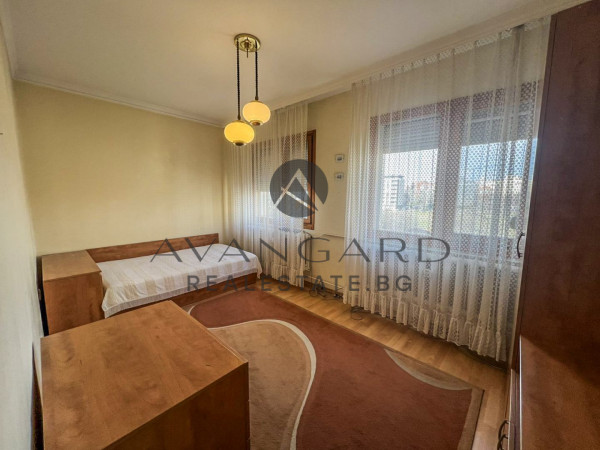 Тристаен РЕАЛНА КВАДРАТУРА