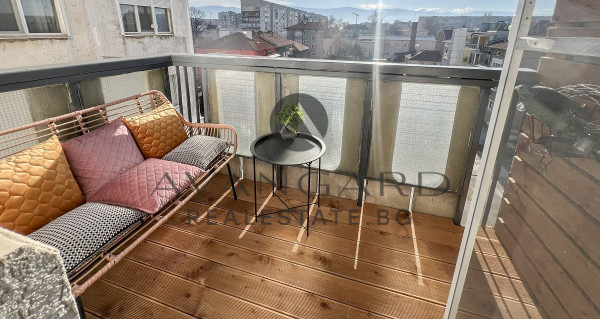 LUXURIOUSLY FURNISHED MULTI-ROOM APARTMENT