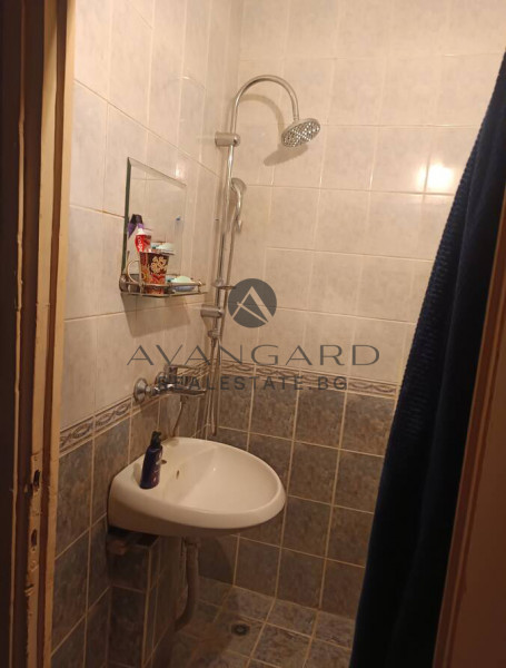 ДВУСТАЕН С ТРИ ОТДЕЛНИ СТАИ