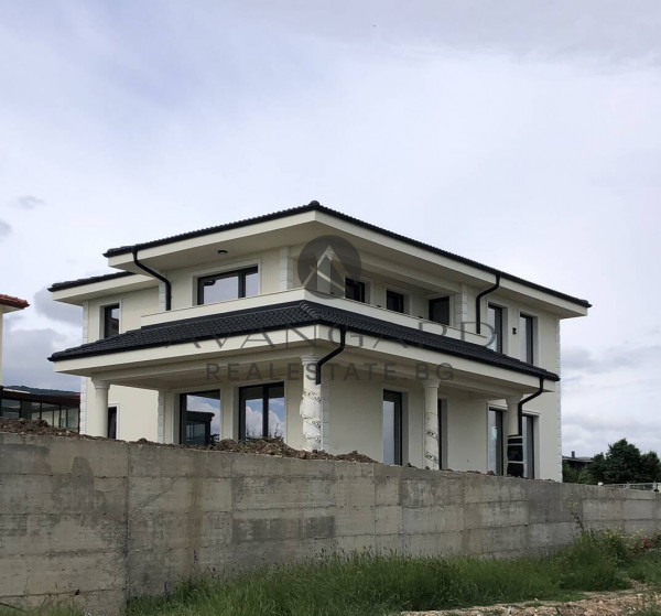 ЛУКСОЗНА КЪЩА В С. БЕЛАЩИЦА С НЕВЕРОЯТНА ГЛЕДКА КЪМ ПЛОВДИВ