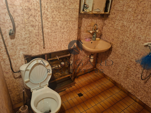 Двустаен с три отделни стаи  до Събота пазара