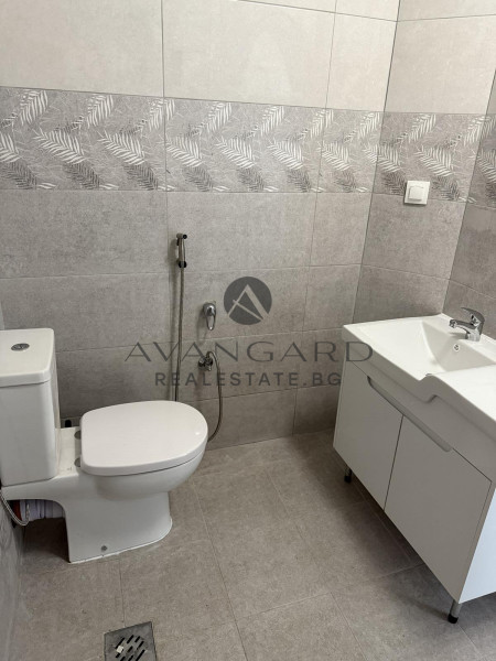 Тристаен РЕАЛНА КВАДРАТУРА ЕМЕМЕНТО