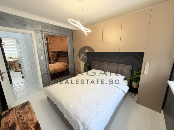 ЛУКСОЗЕН ТРИСТАЕН В МАЛКА СГРАДА !