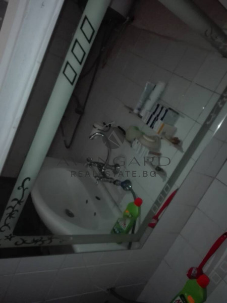 Етаж от къща / Златитрап