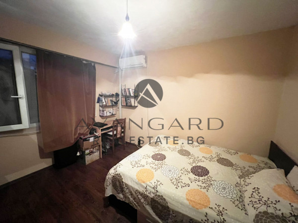 ДВУСТАЕН С ТРИ ОТДЕЛНИ СТАИ! СМИРНЕНСКИ