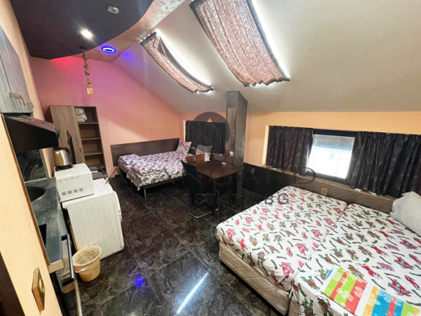 One bed! Top location!