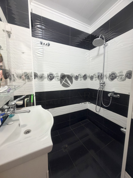 ОБЗАВЕДЕН ТРИСТАЕН С РЕАЛНА КВАДРАТУРА