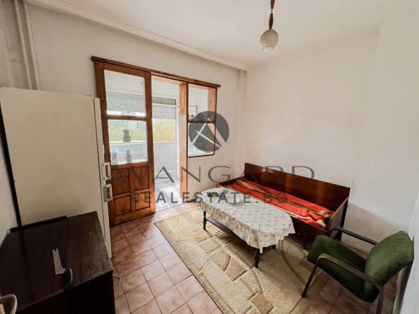 ДВУСТАЕН С ТРИ ОТДЕЛНИ СТАИ! ИЗГРЕВ