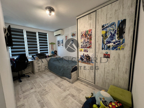 Fully furnished and renovated two -bedroom apartment
