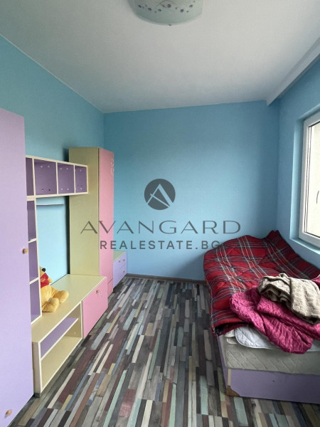 Furnished three bedroom in Kamenitsa 1