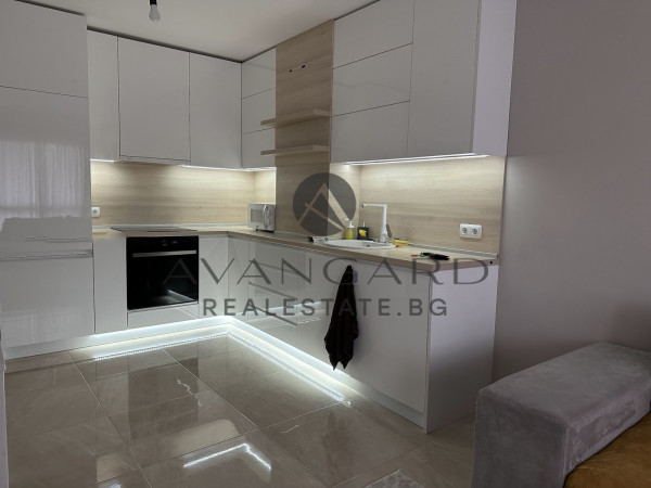 ДВУСТАЕН ОБЗАВЕДЕН / ЮЖЕН