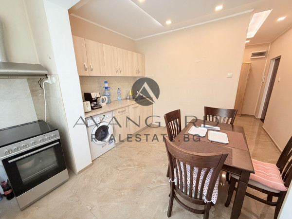 САНИРАН ДВУСТАЕН С ТРИ ОТДЕЛНИ СТАИ !