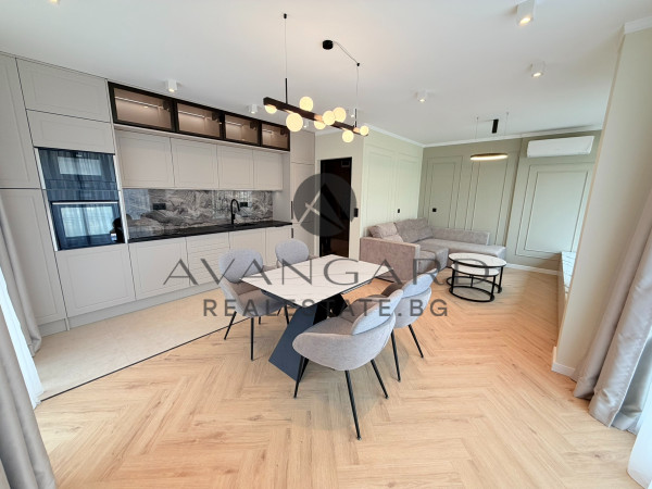 ЛУКСОЗЕН ДВУСТАЕН С ДВОРНА ВЕРАНДА !