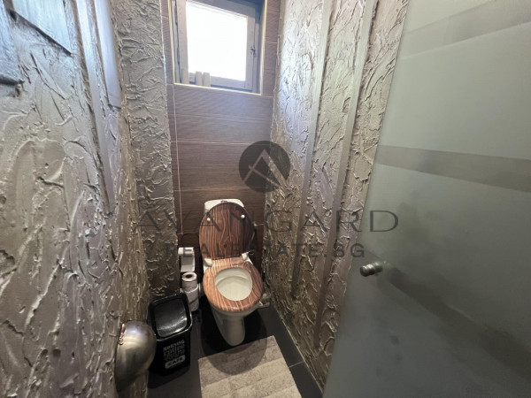 ТРИЕТАЖНА КЪЩА С ДВОР И РАЗРАБОТЕН БИЗНЕС