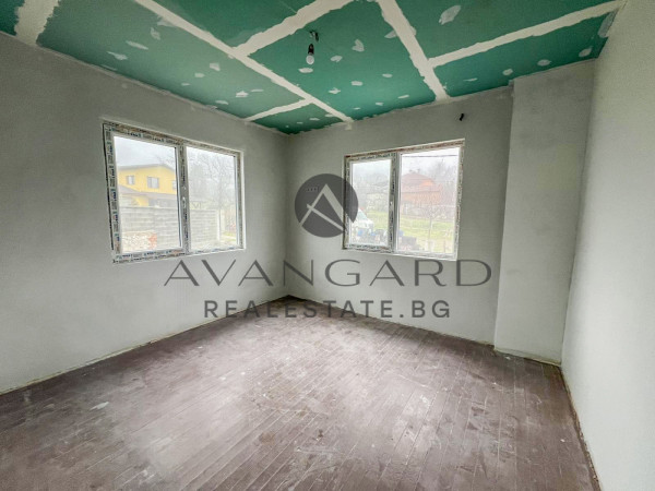 Двуетажна къща с. Брестовица