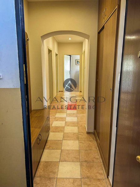 Саниран тристаен апартамент / Младежки хълм